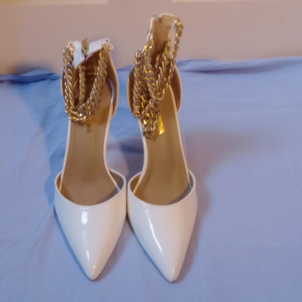 Fashion Nova White and Gold Stiletto Heels with Gold Ankle Chains. Size11 - Picture 4 of 10